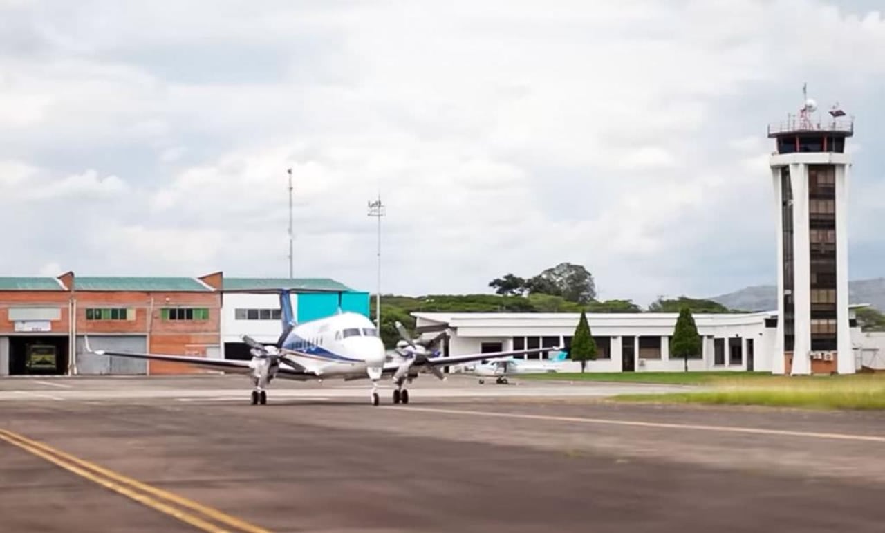 Gobernación del Valle invierte 2.800 de pesos millones para convertir al Santa Ana de Cartago en un aeropuerto categoría C.